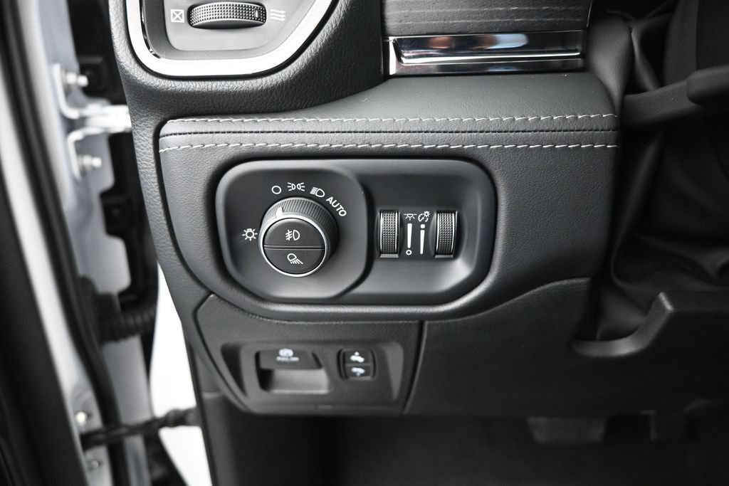 Used 2024 RAM 1500 Limited AWD/4WD image 18