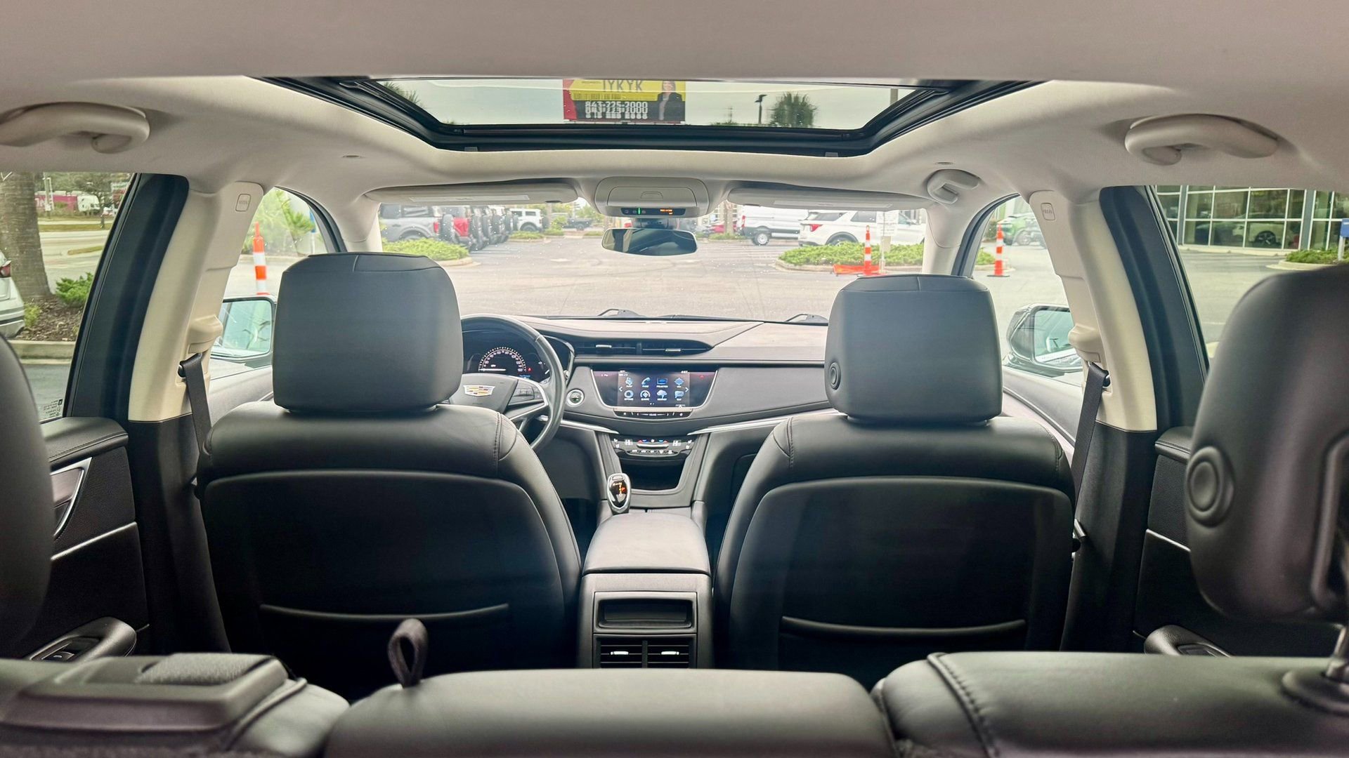 Used 2018 Cadillac XT5 Luxury w/ Driver Awareness Package image 15