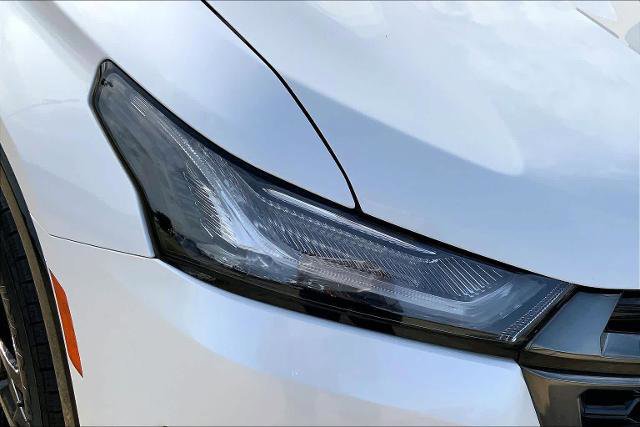 Used 2023 Chevrolet Traverse Premier w/ Redline Edition image 28