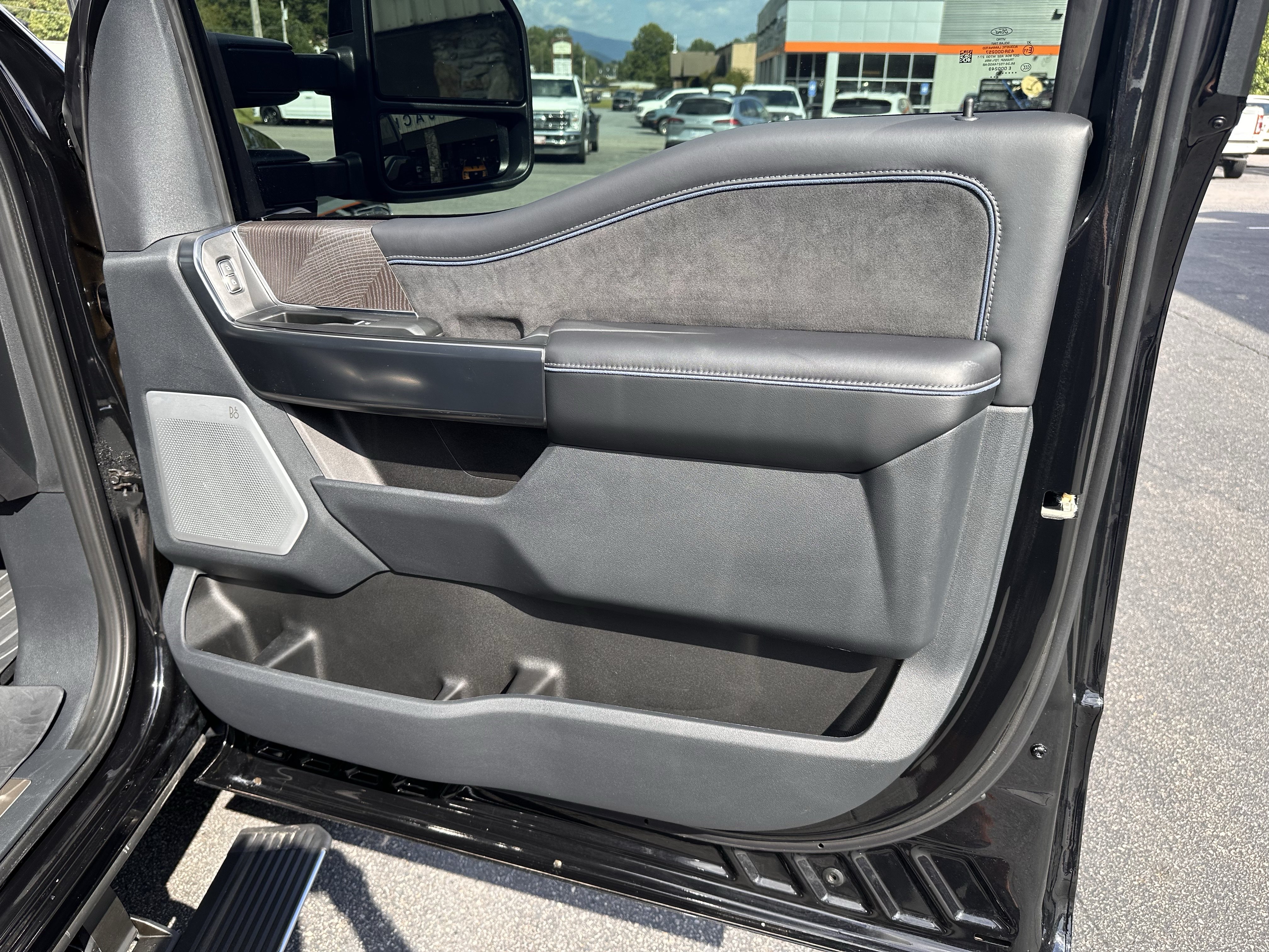 Certified 2025 Ford F250 Platinum AWD/4WD image 16