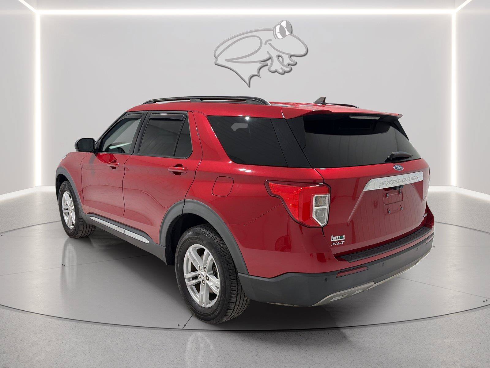 Certified 2021 Ford Explorer XLT w/ Equipment Group 202A AWD/4WD image 3