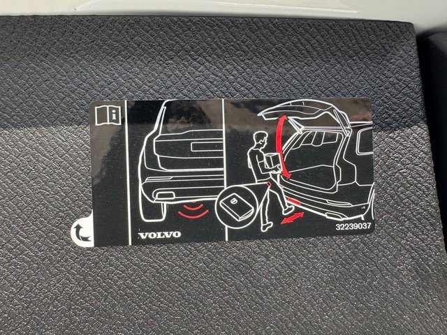 Used 2020 Volvo XC90 T6 Momentum w/ Protection Package Premier image 19