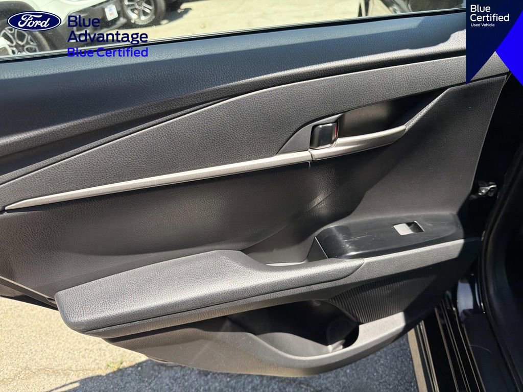 Used 2025 Toyota Camry SE FWD image 11