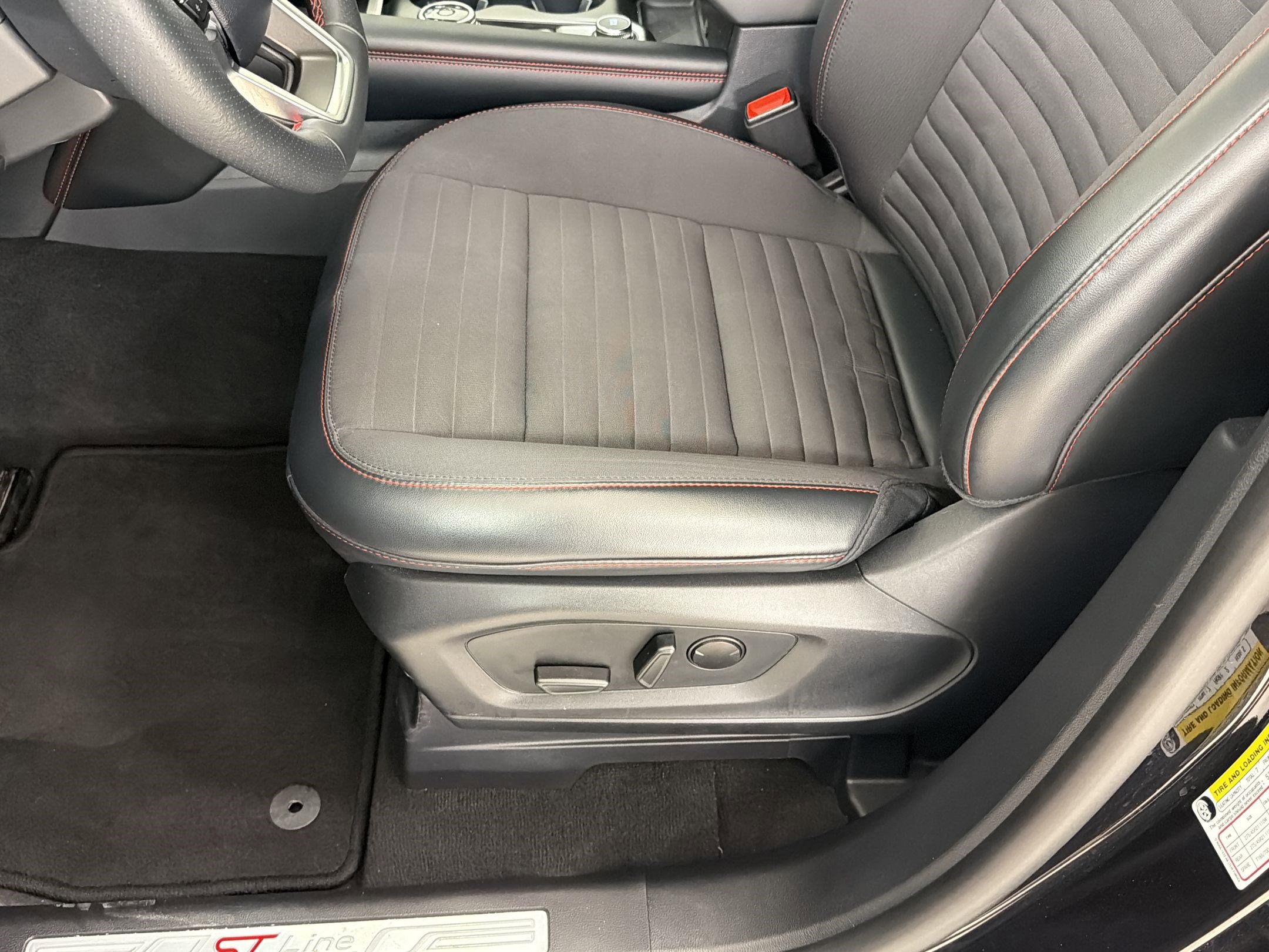 Certified 2025 Ford Explorer ST-Line w/ ST-Line Street Pack AWD/4WD image 14