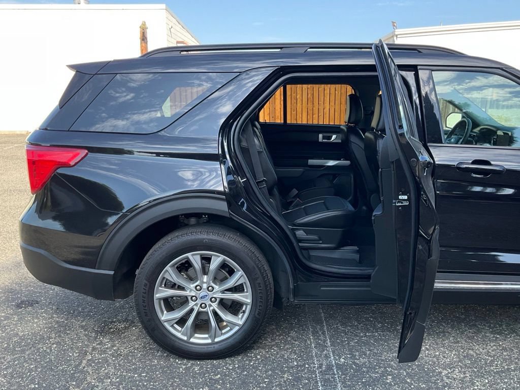 Certified 2024 Ford Explorer XLT w/ Equipment Group 202A AWD/4WD image 22