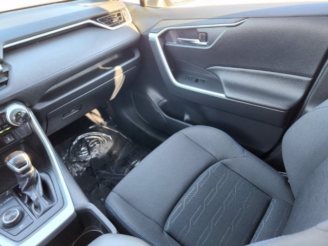 Used 2024 Toyota RAV4 SE w/ Convenience Package AWD/4WD image 15
