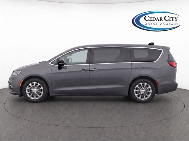 Used 2025 Chrysler Pacifica Select AWD/4WD image 6