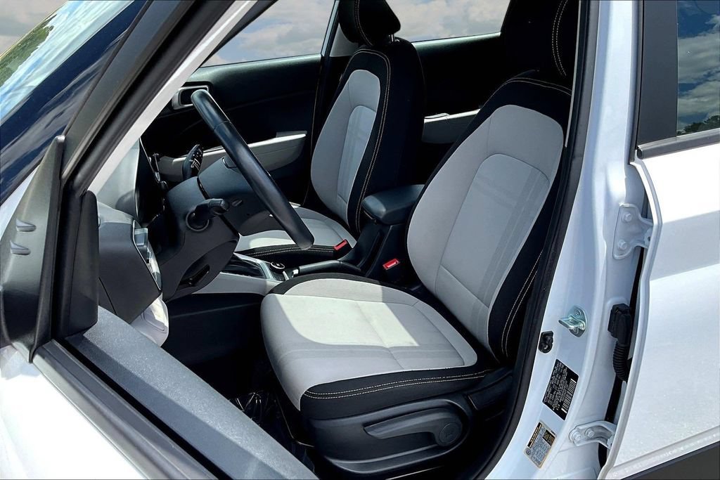 Used 2025 Hyundai Venue SEL FWD image 23