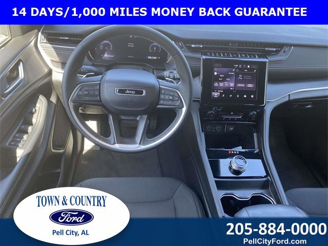 Used 2024 Jeep Grand Cherokee Laredo X image 11