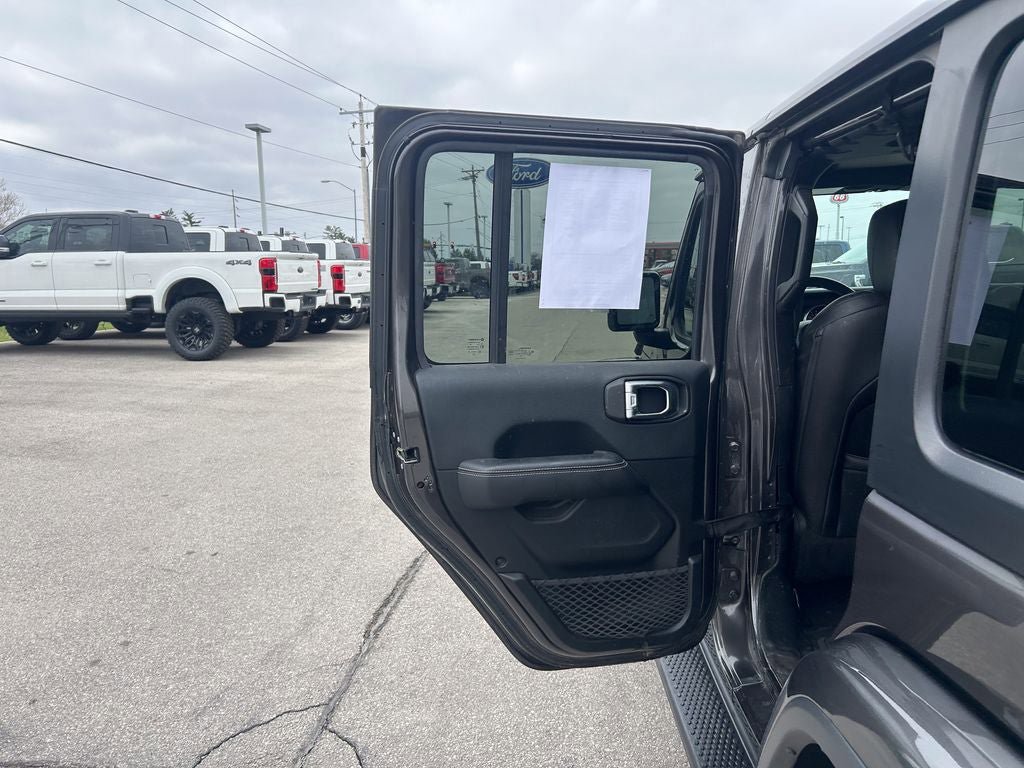 Used 2018 Jeep Wrangler Unlimited Sahara AWD/4WD image 15