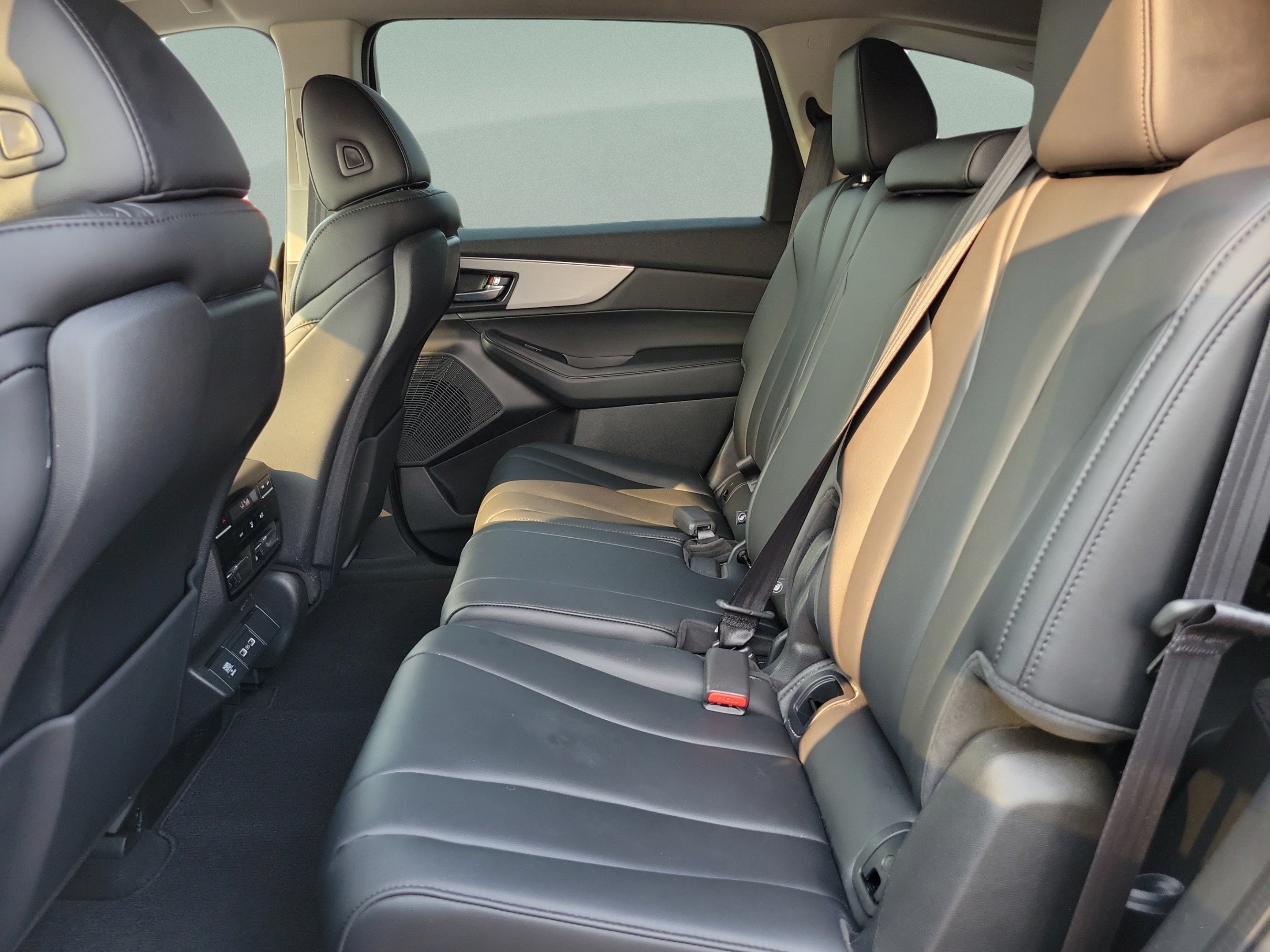 Used 2023 Acura MDX SH-AWD image 9