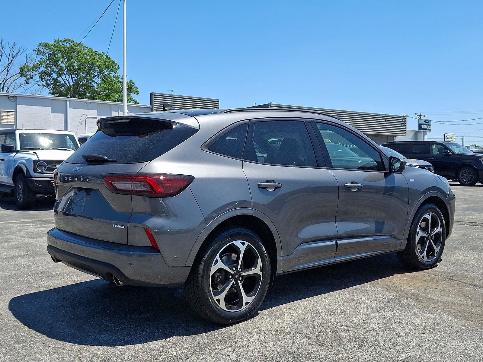 Certified 2023 Ford Escape ST-Line Elite w/ Premium Technology Package AWD/4WD image 6