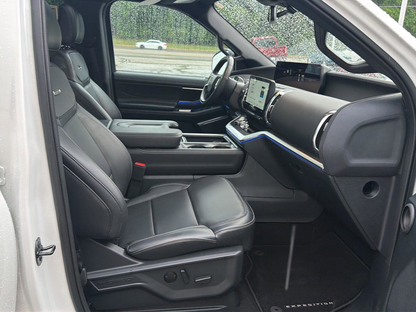 Certified 2025 Ford Expedition Platinum w/ Stealth Appearance Package AWD/4WD image 14
