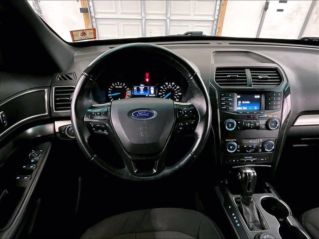 Certified 2018 Ford Explorer XLT AWD/4WD image 5