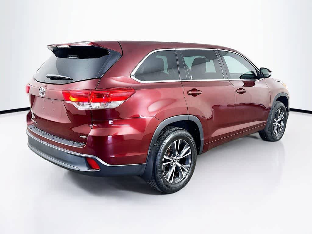 Used 2018 Toyota Highlander LE w/ Carpet Mat Package (TMS) AWD/4WD image 25