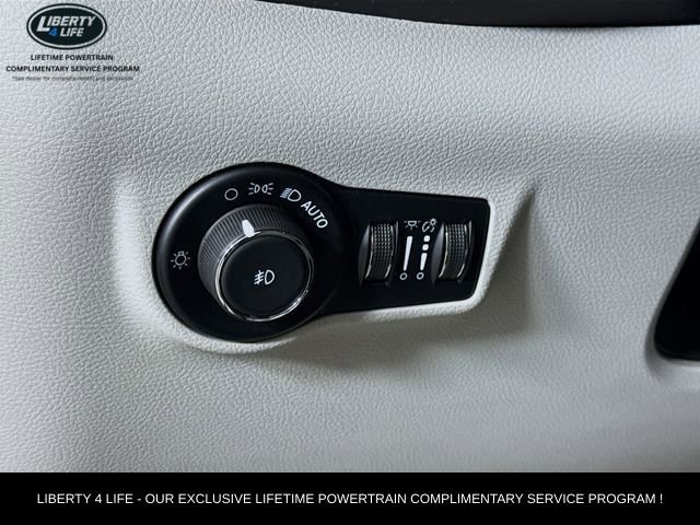 Used 2022 Jeep Compass Latitude FWD image 10