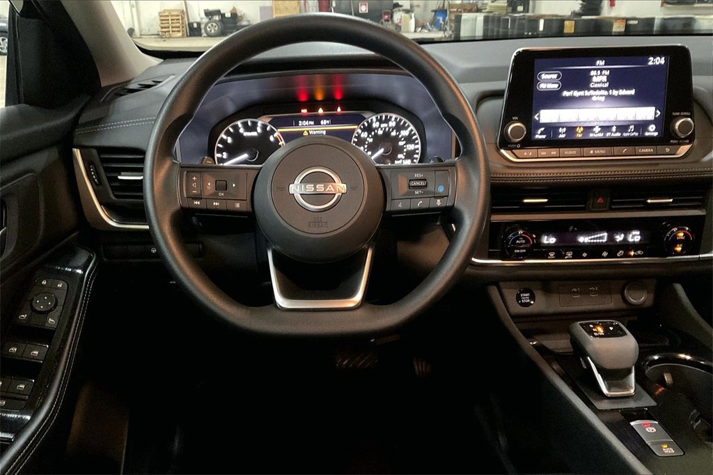 Used 2024 Nissan Rogue SV image 7