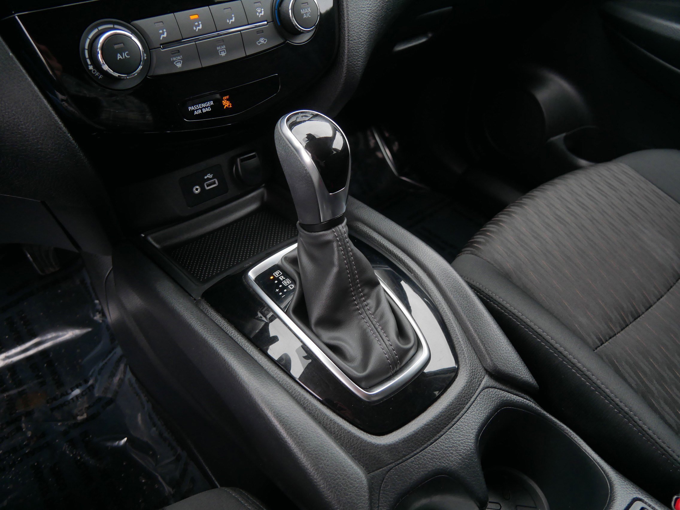 Used 2020 Nissan Rogue S image 24