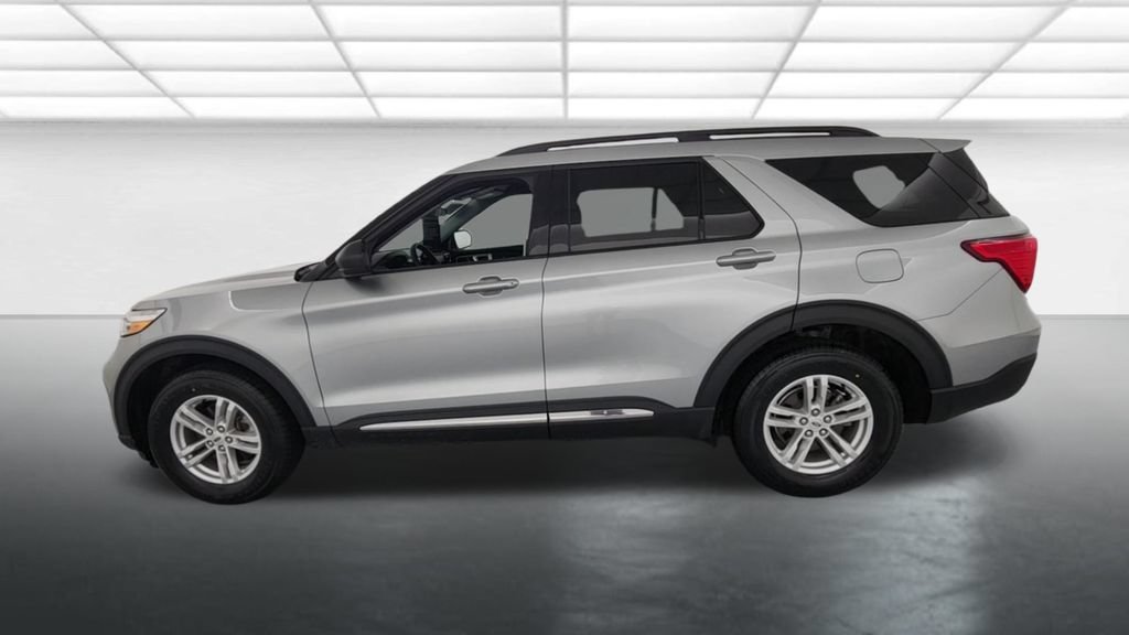 Certified 2024 Ford Explorer XLT w/ Equipment Group 202A AWD/4WD image 6