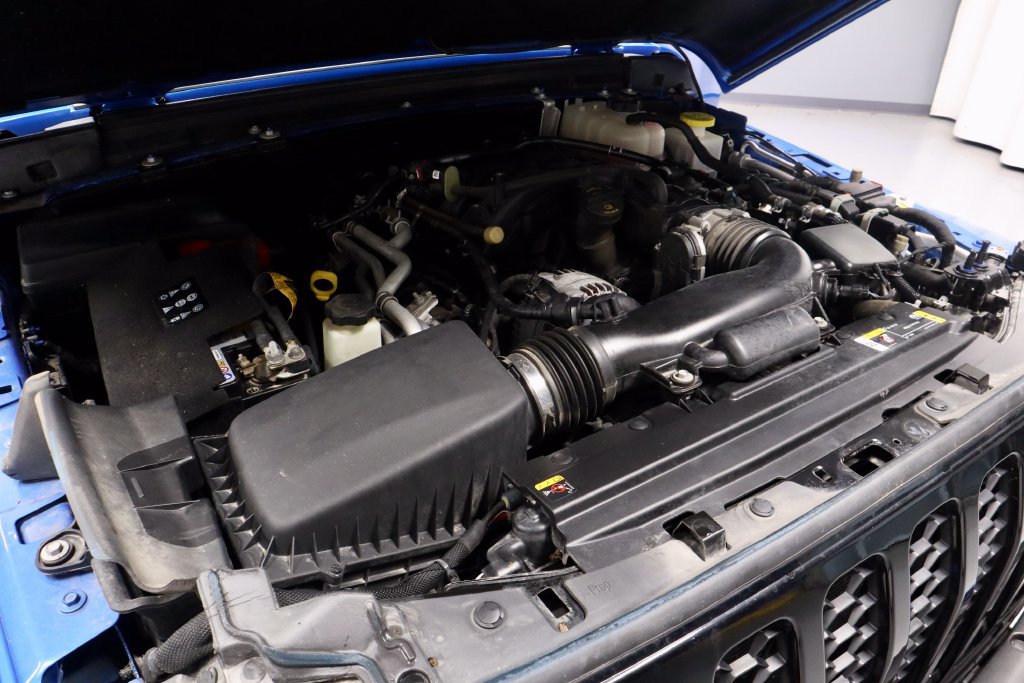Used 2023 Jeep Gladiator Sport AWD/4WD image 16