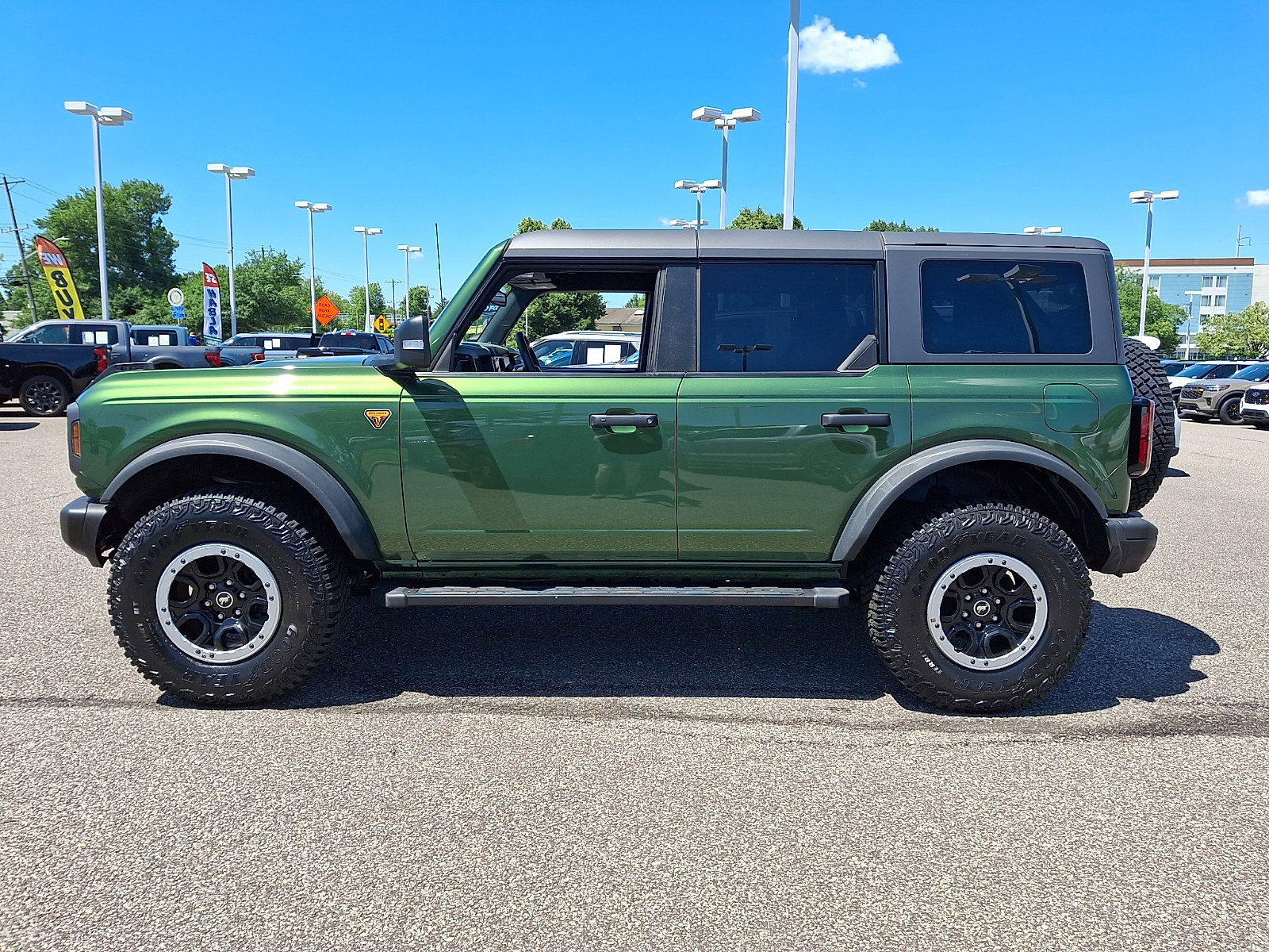 Certified 2023 Ford Bronco Badlands w/ Sasquatch Package AWD/4WD image 6