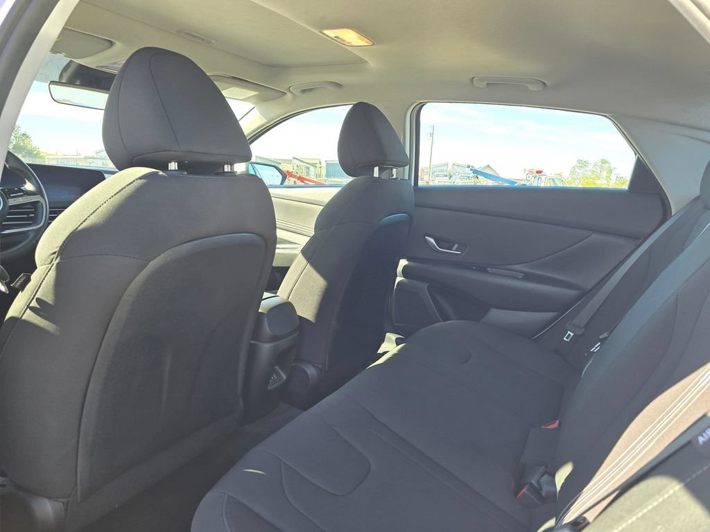 Used 2025 Hyundai Elantra SEL FWD image 13