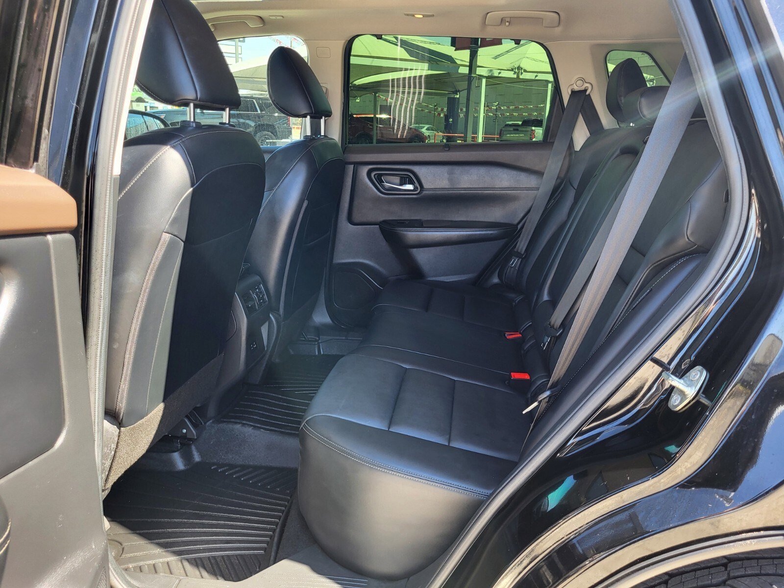 Used 2023 Nissan Rogue SV w/ SV Premium B Package image 17