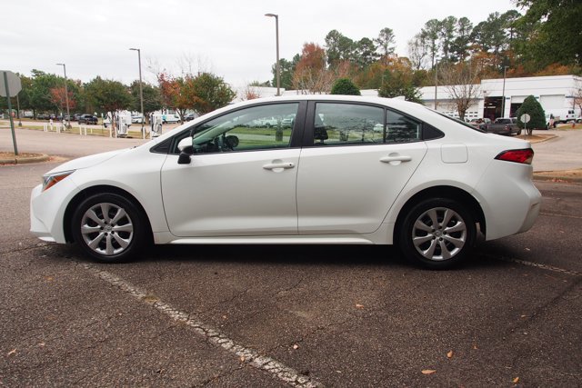 Used 2024 Toyota Corolla LE image 2