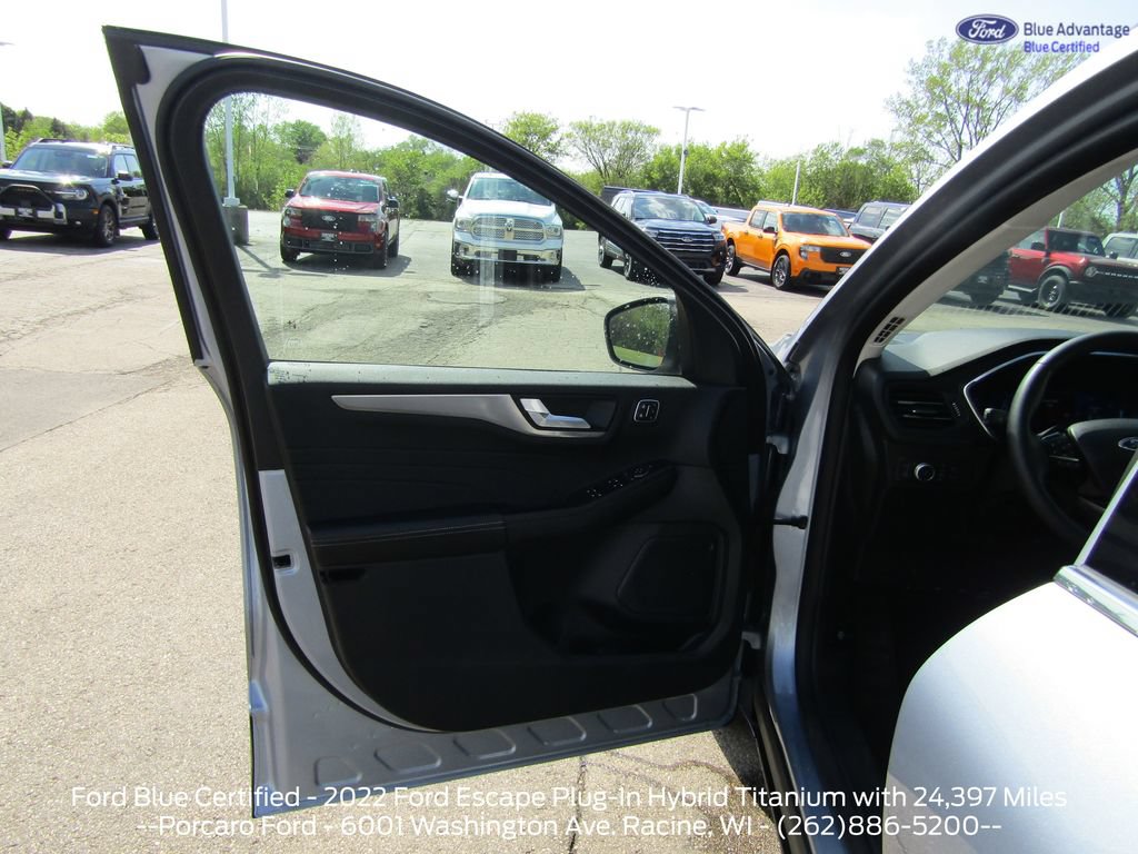 Certified 2022 Ford Escape Titanium FWD image 24