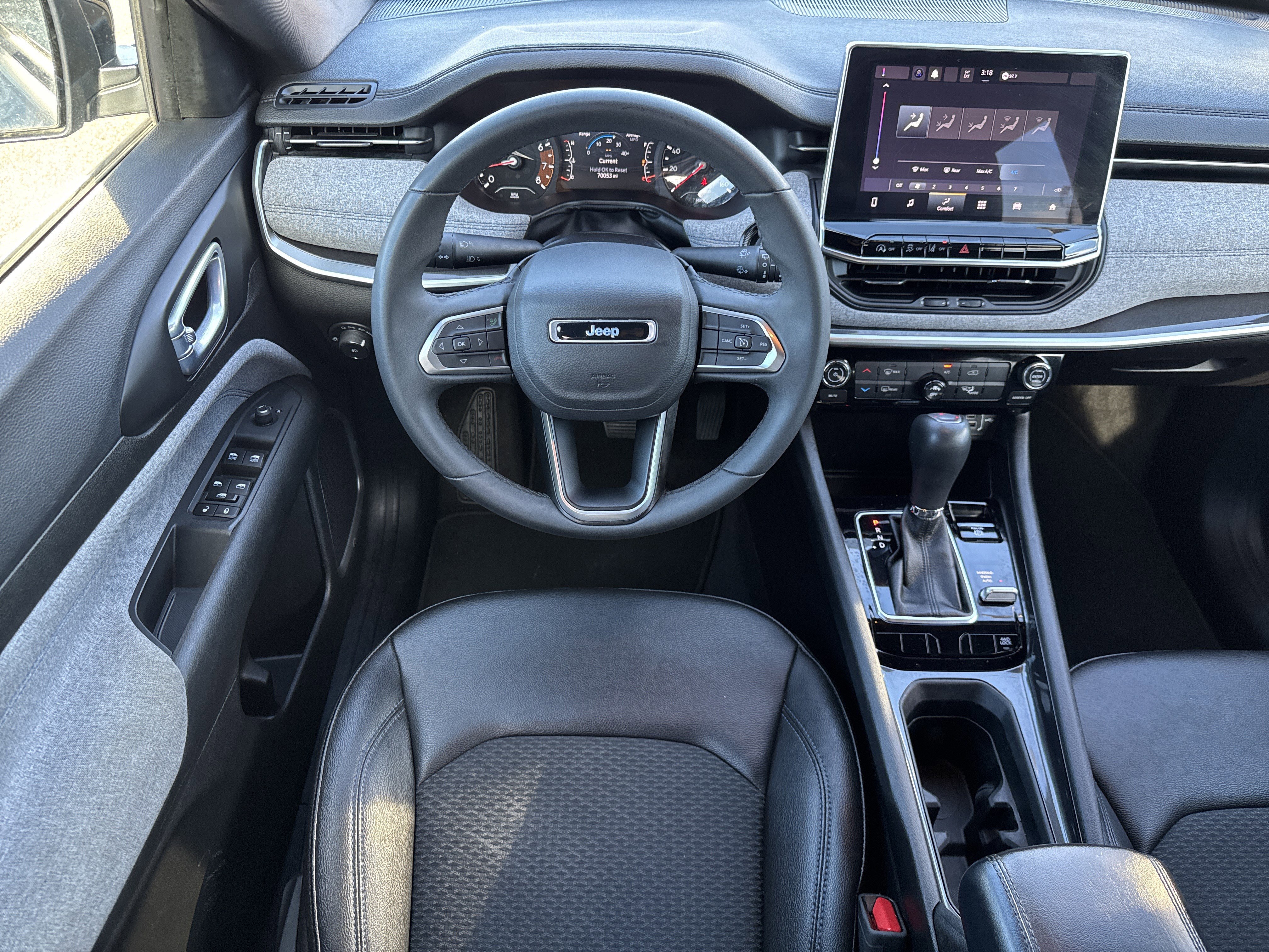 Used 2024 Jeep Compass Latitude image 12