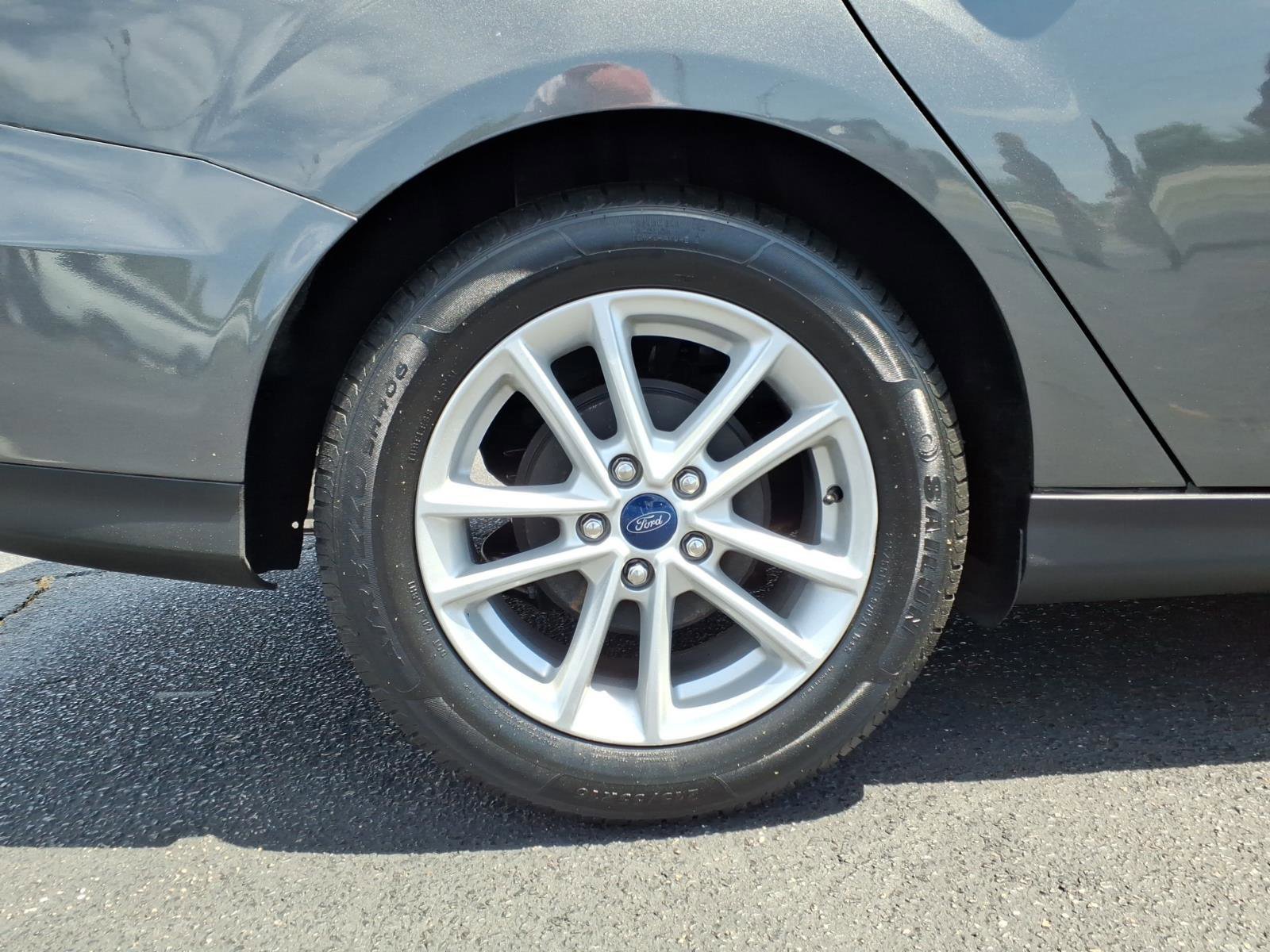 Certified 2018 Ford Focus SE w/ Cold Weather Package FWD image 10