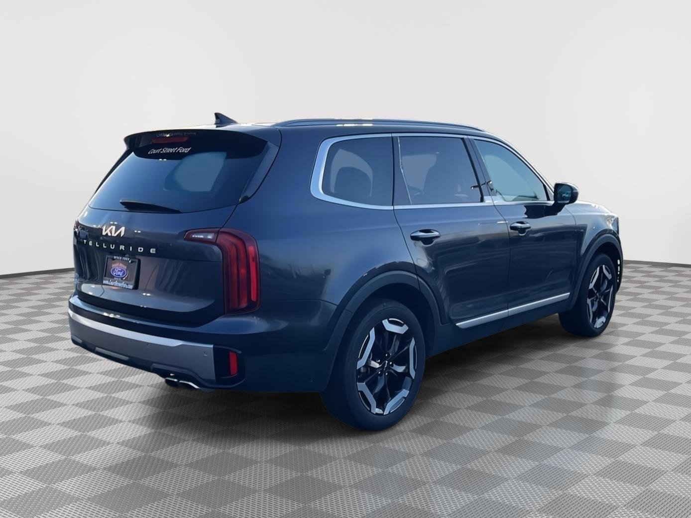 Used 2025 Kia Telluride S FWD image 5