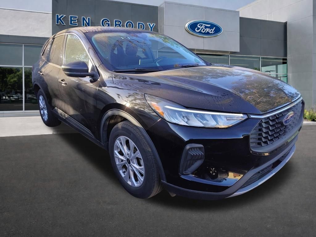 Certified 2024 Ford Escape Active w/ Cold Weather Package image 18