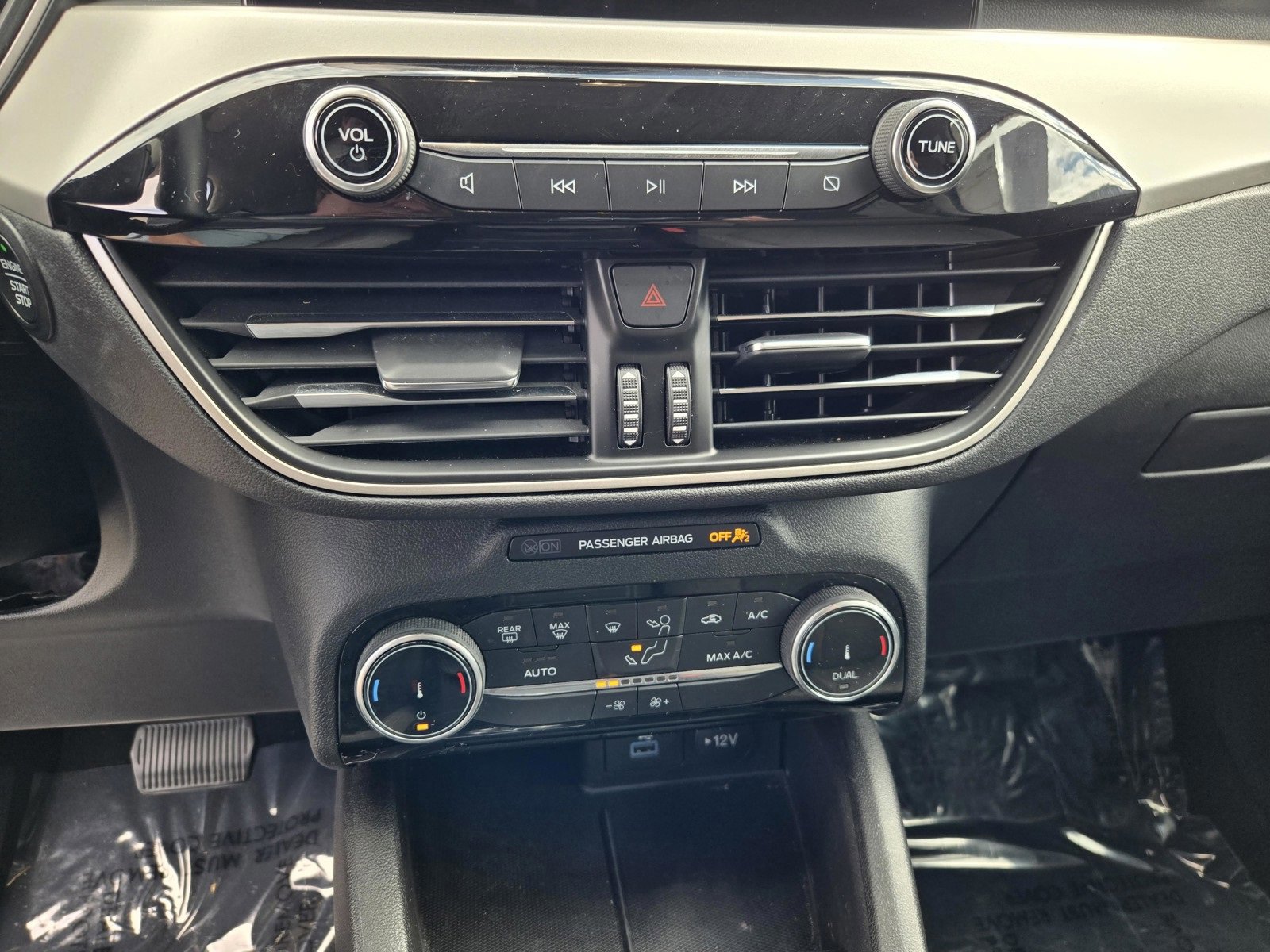 Certified 2022 Ford Escape SE w/ SE Sport Appearance Package image 23