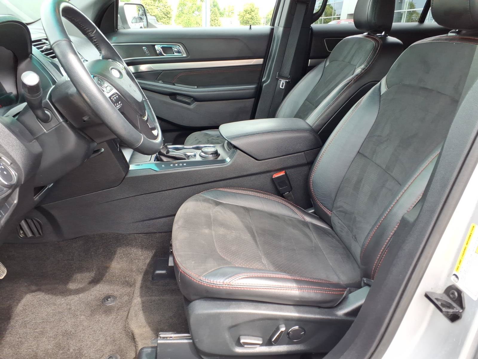 Certified 2018 Ford Explorer XLT w/ Equipment Group 202A AWD/4WD image 13