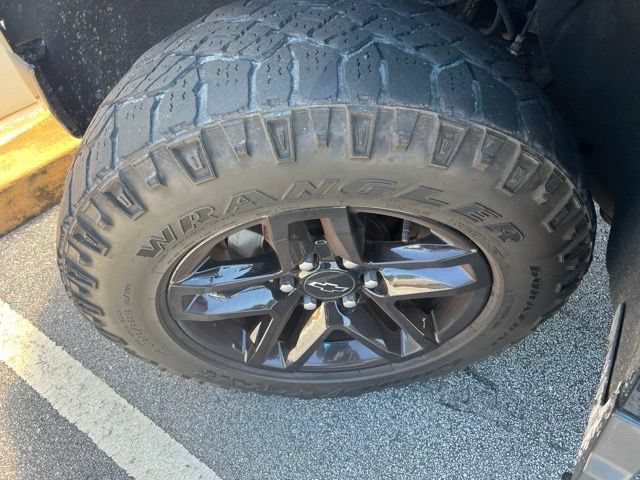 Used 2022 Chevrolet Silverado 1500 LT Trail Boss w/ LPO, Dark Essentials Package AWD/4WD image 11