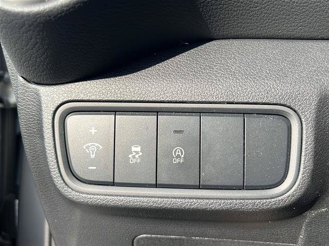 Used 2025 Kia Soul LX w/ LX Technology Package FWD image 14