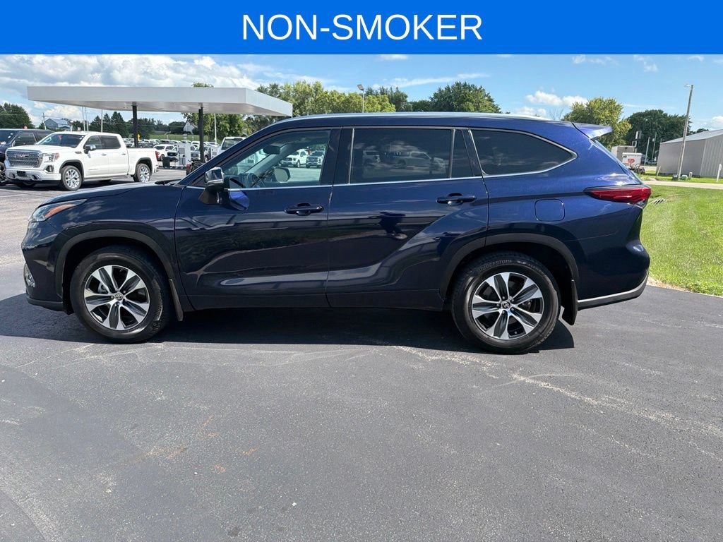 Used 2021 Toyota Highlander XLE AWD/4WD image 7
