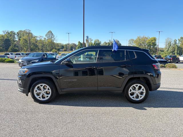 Used 2024 Jeep Compass Latitude AWD/4WD image 6