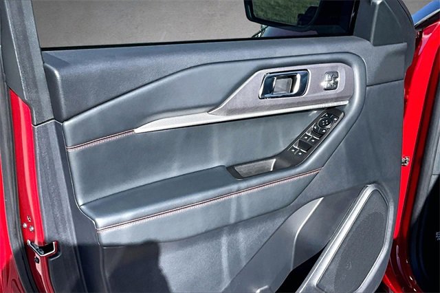 Certified 2025 Ford Explorer ST-Line w/ Premium Package image 17