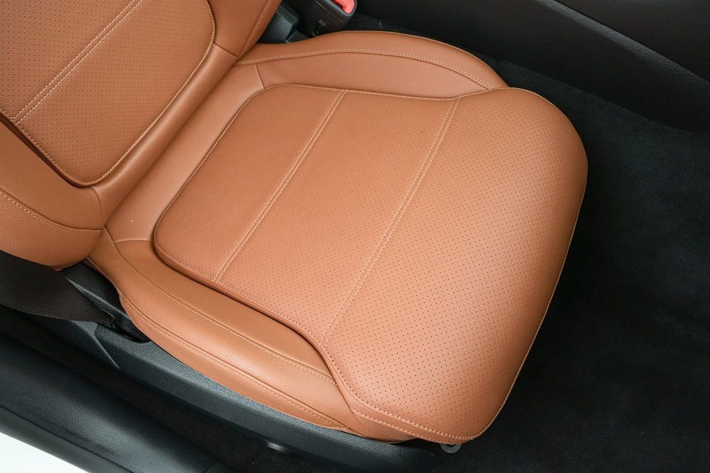 Used 2025 Mercedes-Benz C 300 Sedan image 27