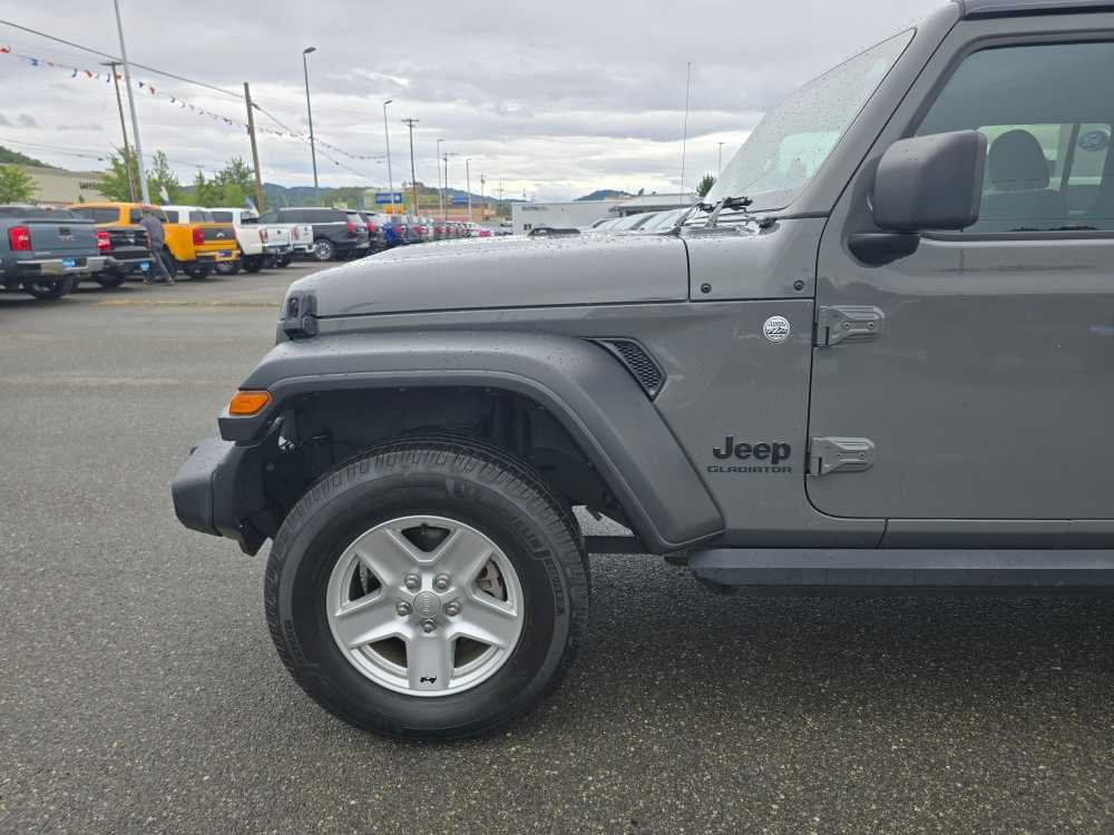 Used 2020 Jeep Gladiator Sport w/ Quick Order Package 24S AWD/4WD image 13