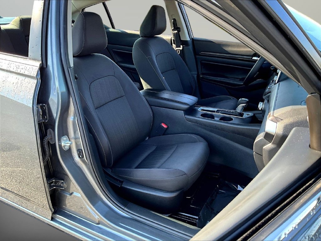 Used 2025 Nissan Altima 2.5 SV FWD image 32