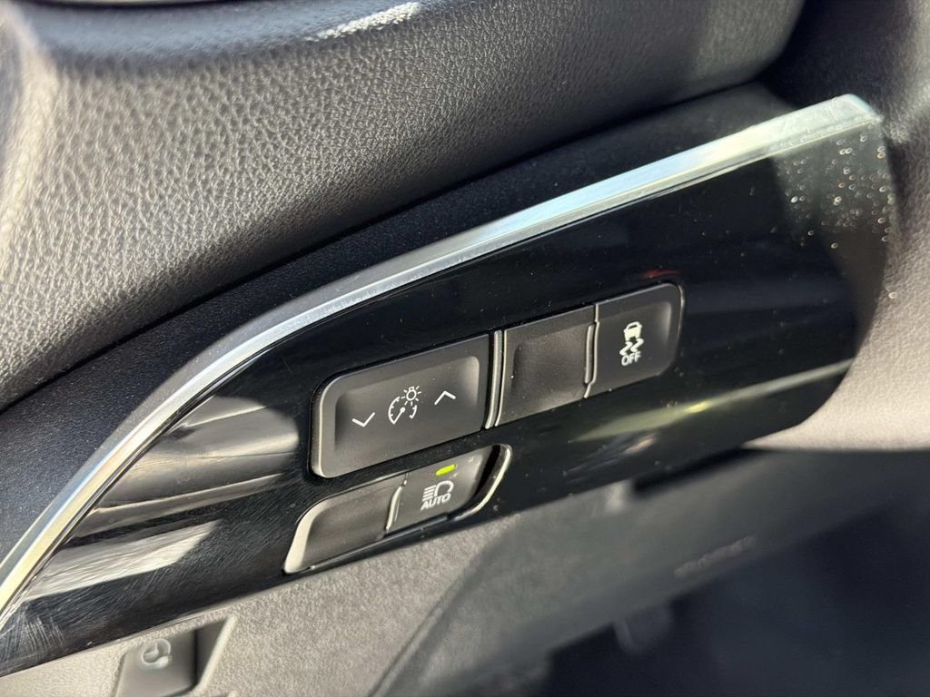 Used 2020 Toyota Prius Prime XLE FWD image 24