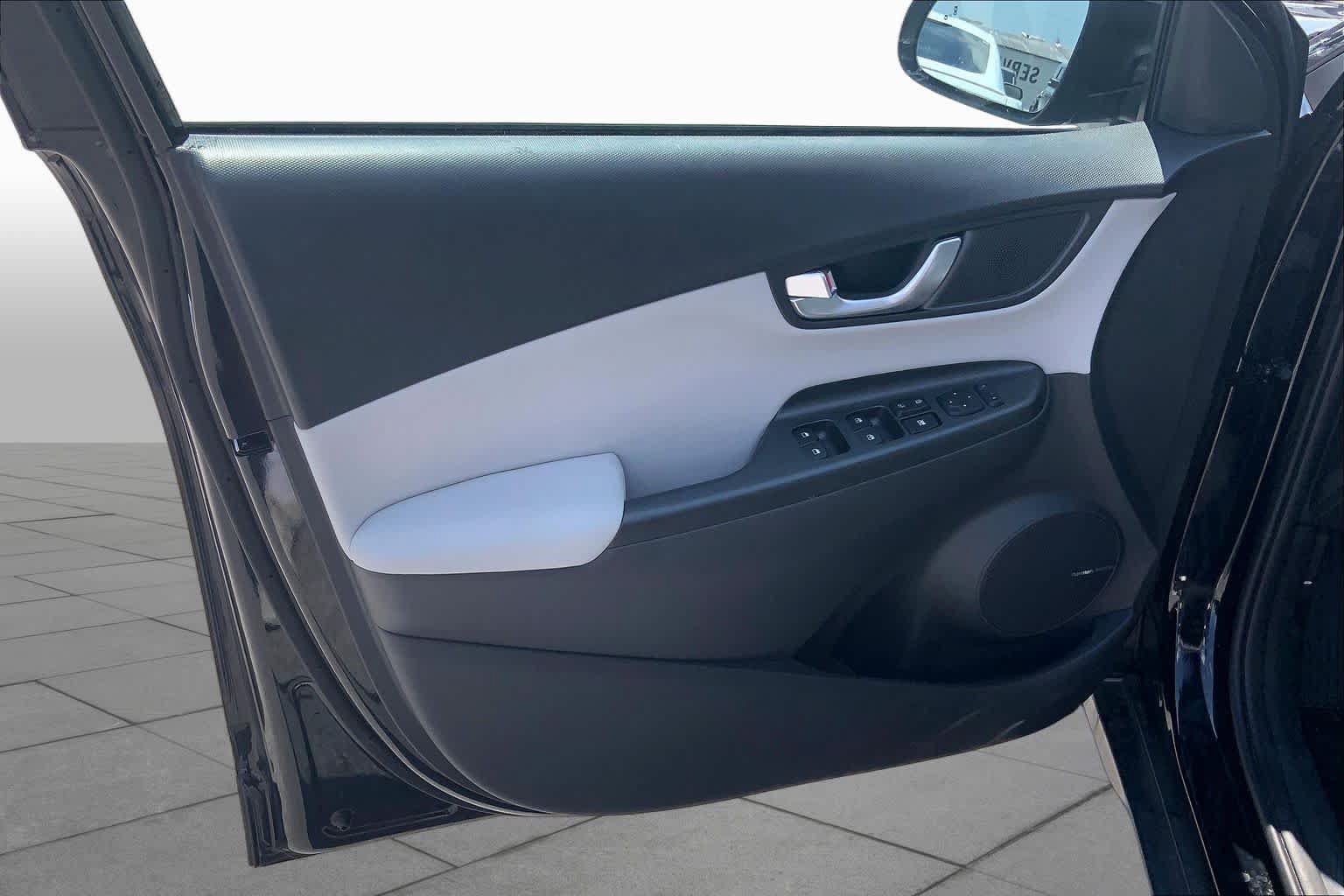 Used 2023 Hyundai Kona Limited FWD image 21