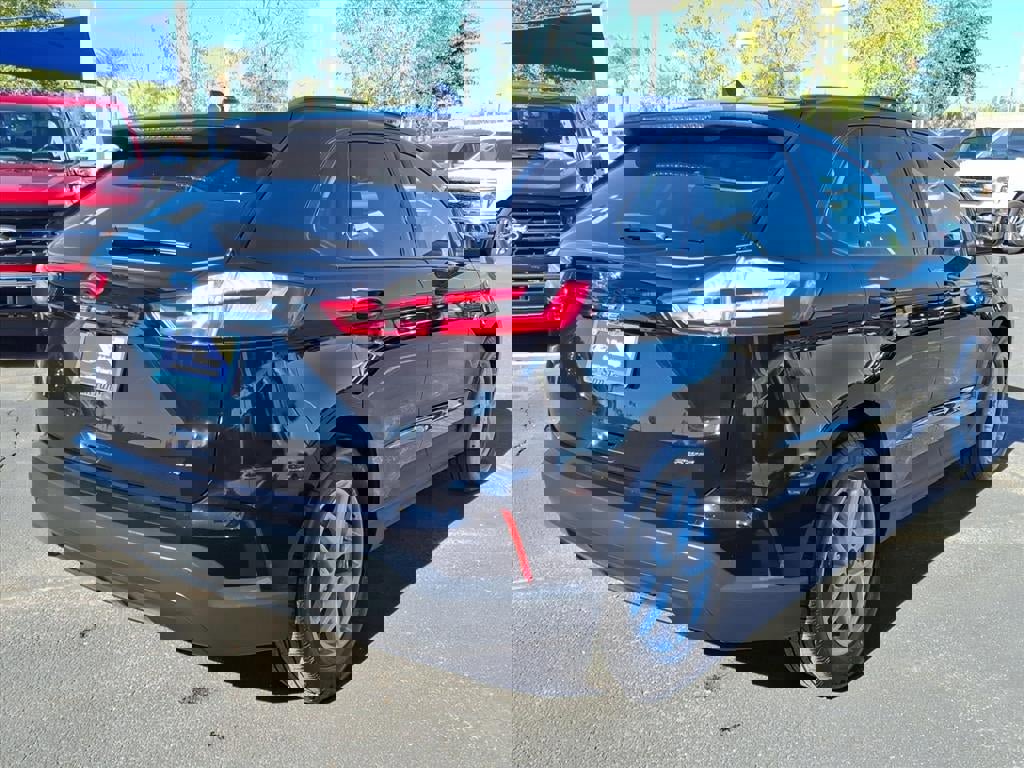 Certified 2024 Ford Edge SE image 4