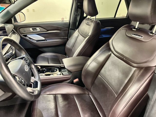 Certified 2025 Ford Explorer Platinum AWD/4WD image 4