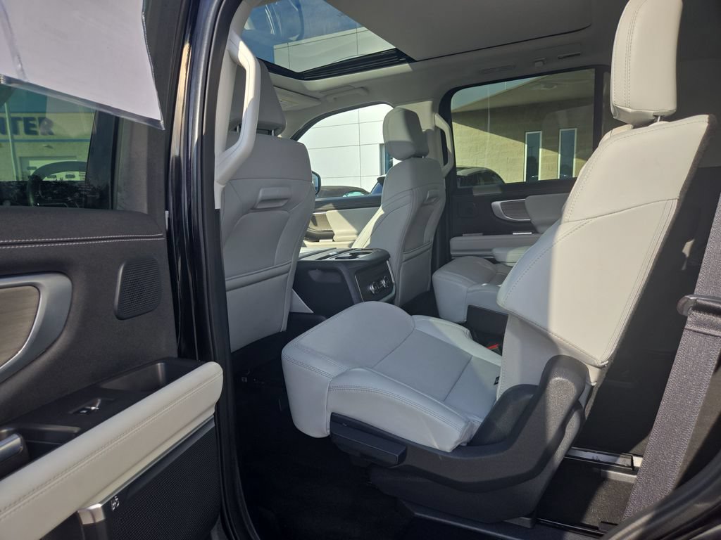 Certified 2025 Ford Expedition Platinum w/ Driver's Package AWD/4WD image 24
