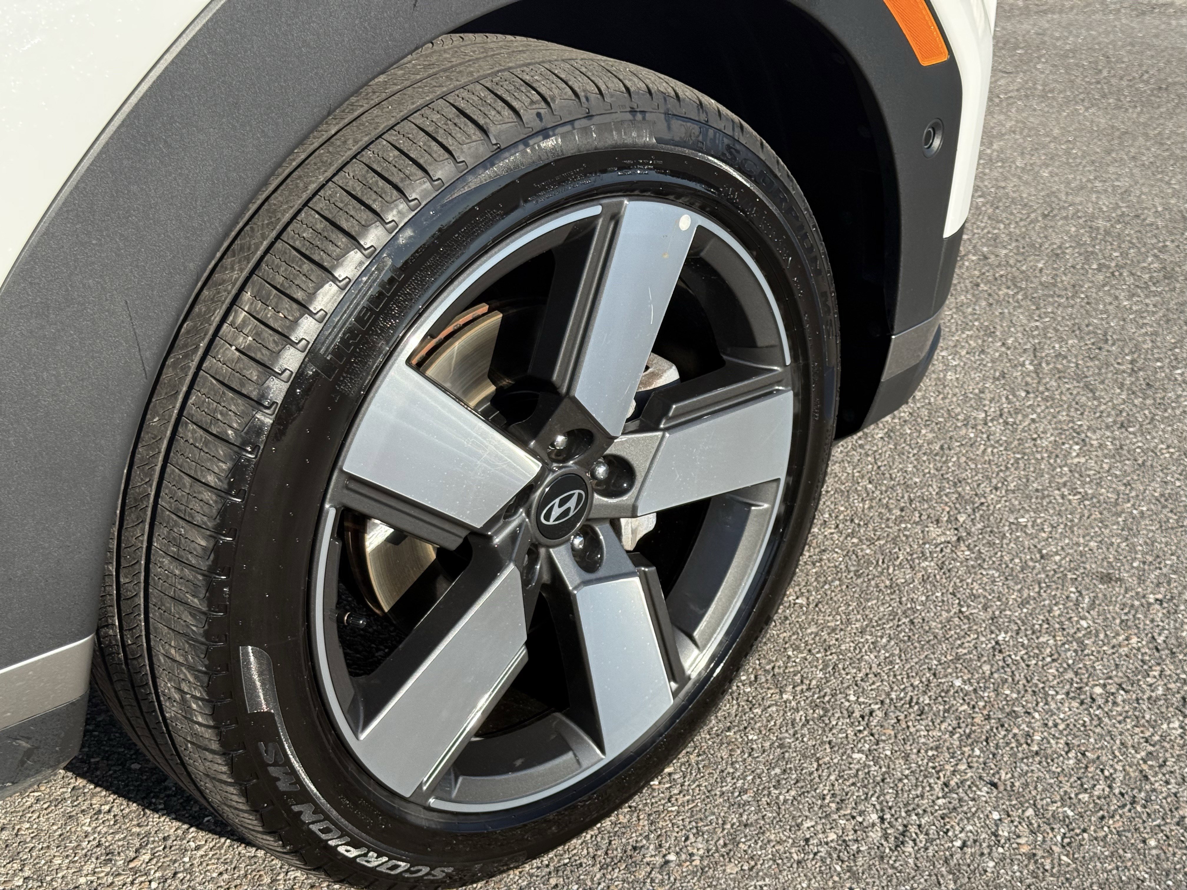 Used 2025 Hyundai Santa Fe Limited image 12