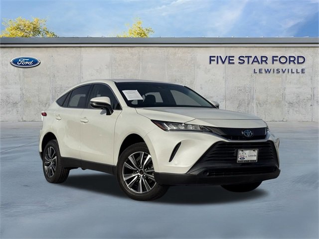 Used 2022 Toyota Venza LE image 2